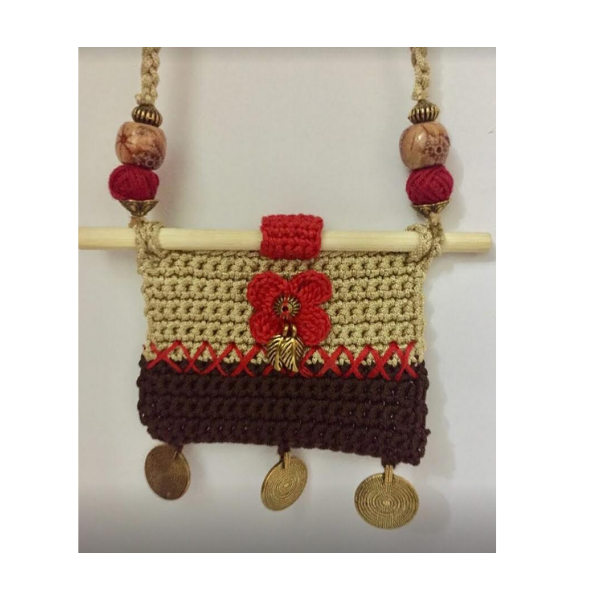 Crochet thread neckpiece